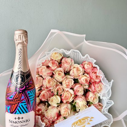 40 Fragrance Roses with Simonsig