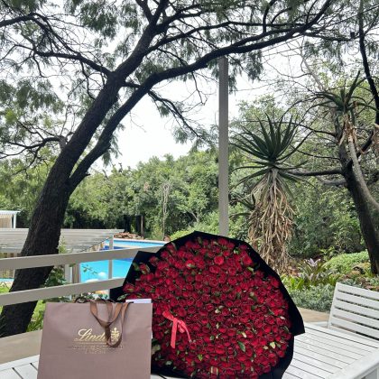 300 Red Roses And Mixed Lindt Chocolates