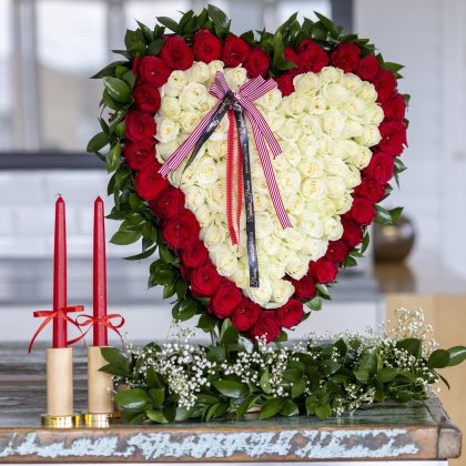 Standing Herat In Full Red Or Mix or Red and White Roses